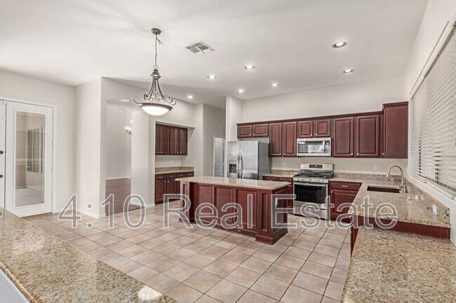 Building Photo - 463 W Canary Way