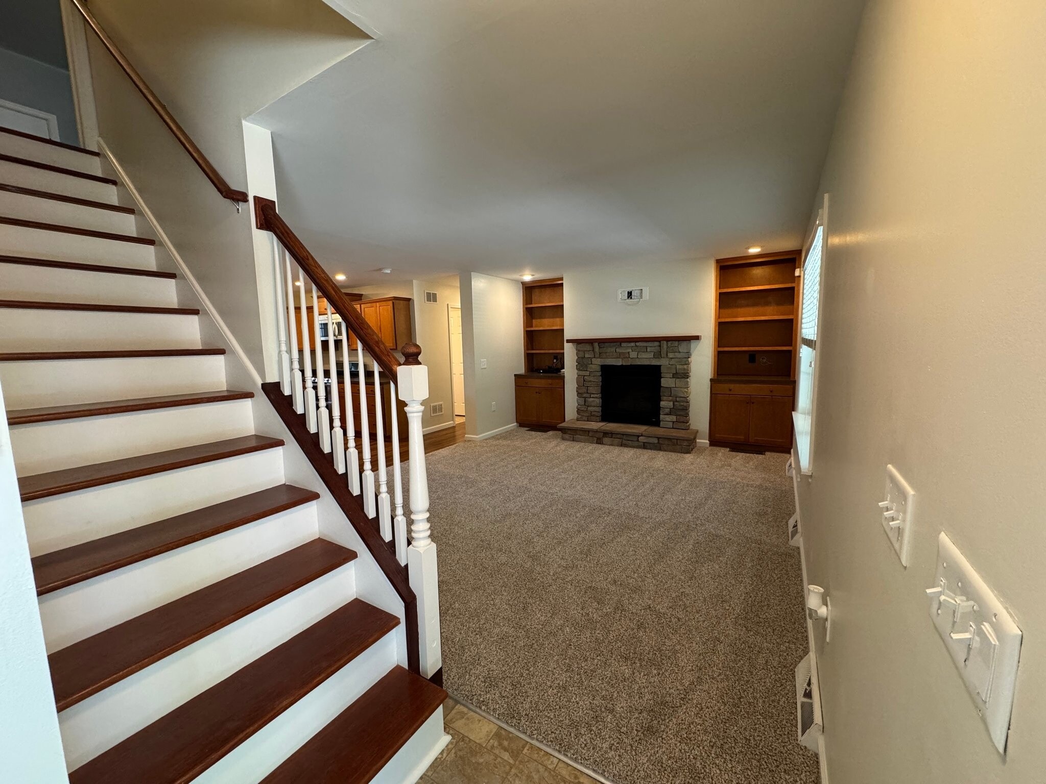 Building Photo - 2094 Fieldcrest Dr