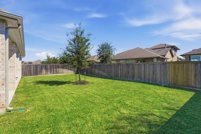 Building Photo - 15822 Pilot Knob Dr