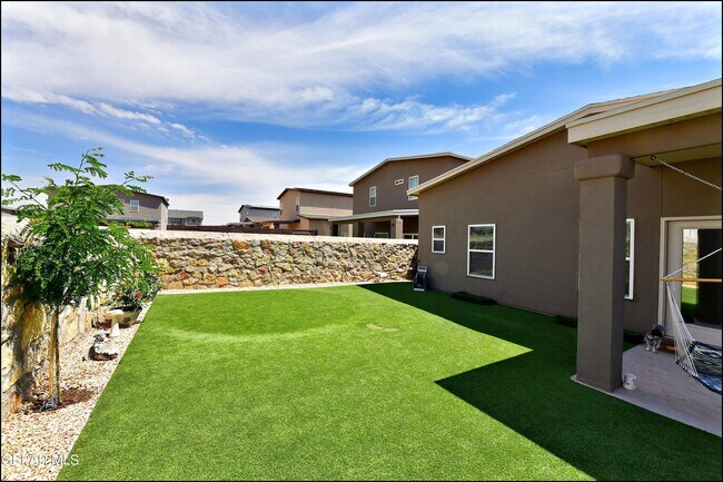 Building Photo - 2225 Tierra Delmonte Dr