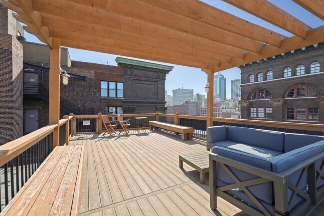 Building Photo - 308 W 8th St