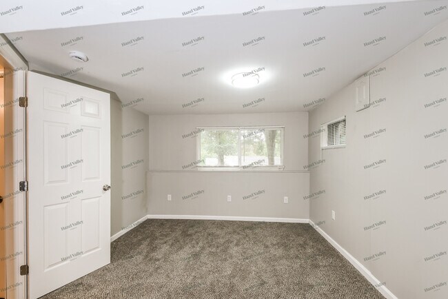Building Photo - 6502 Pauline Ct