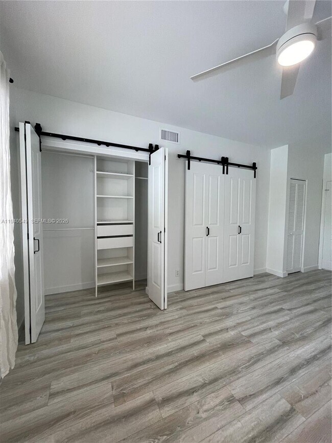 Building Photo - 207 Mallory Ct