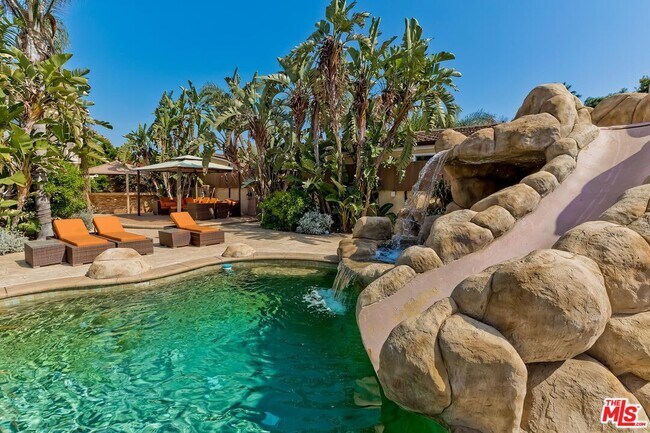 Building Photo - 6127 Rhodes Ave