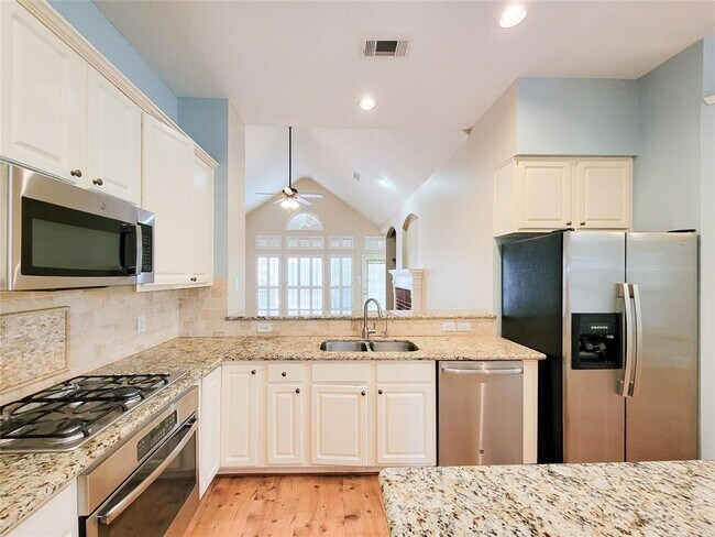 Building Photo - 3218 Vanity Dr