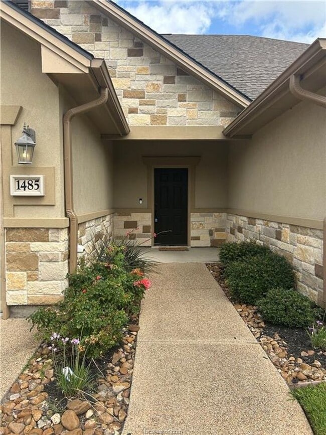 Building Photo - AUGUST MOVE IN!! Beautiful 3 Bedroom Townhome Available for Lease!