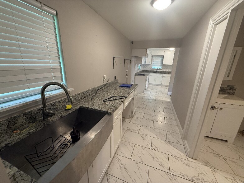 Building Photo - 801 Pecan St
