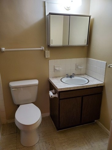 Building Photo - Velvel Apartments 3rd Floor available