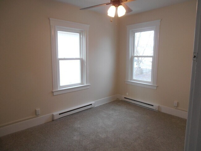 Building Photo - 13 King St