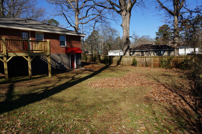 Large fenced-in back yard - 3199 Concord Circle