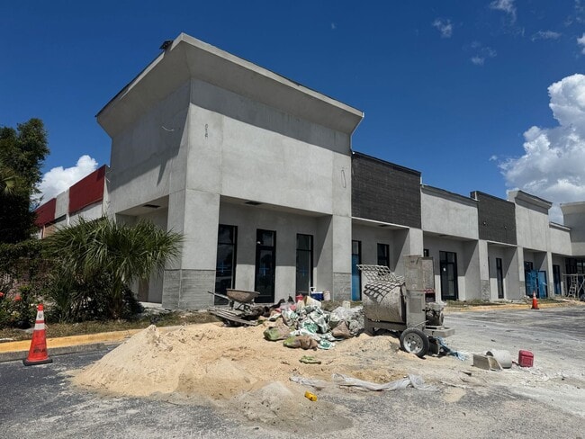 Building Photo - 7900 S Orange Blossom Trl