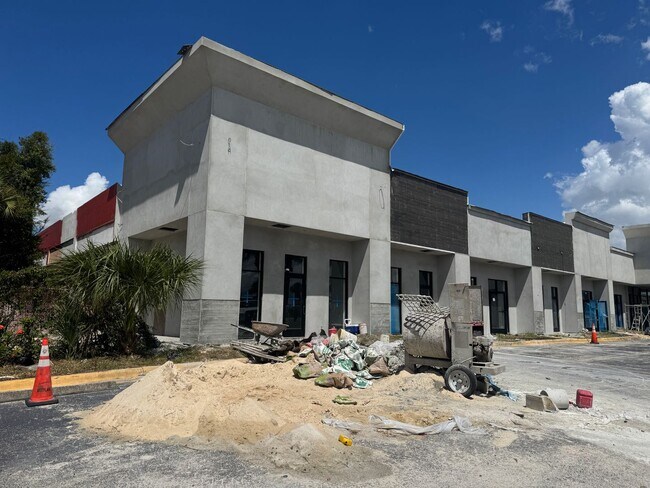 Building Photo - Newly renovated Studio apartment - Water, Electric, Cable TV Included!