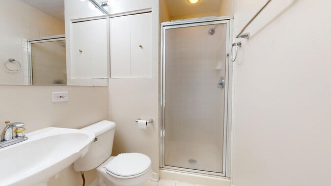 Building Photo - 556 E 32nd St