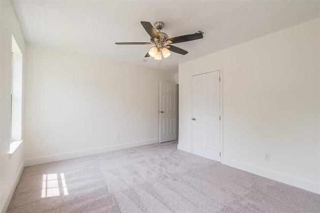 Building Photo - 1311 Sand Stone Dr