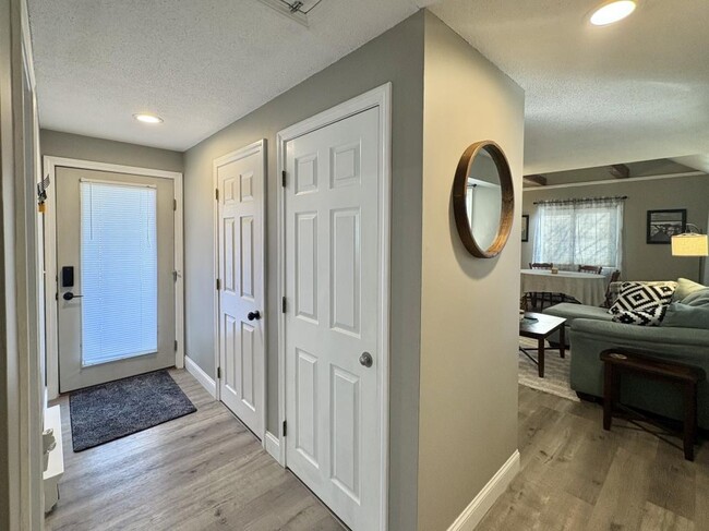 Building Photo - 25 Lawrence St