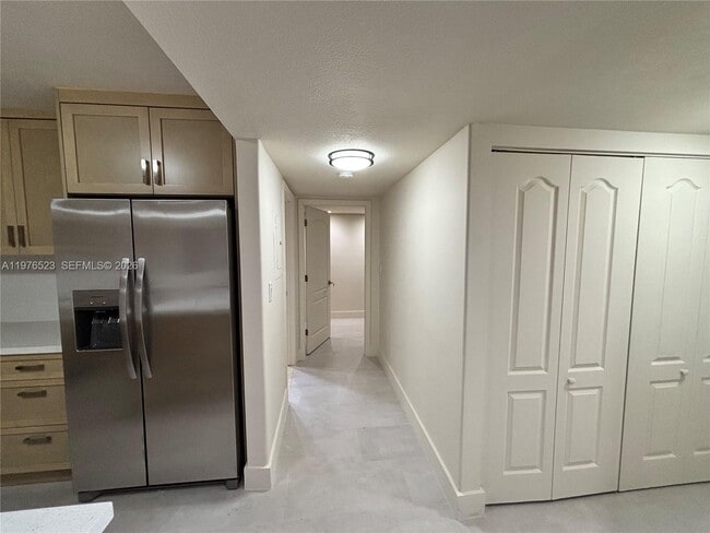 Building Photo - 605 Ives Dairy Rd