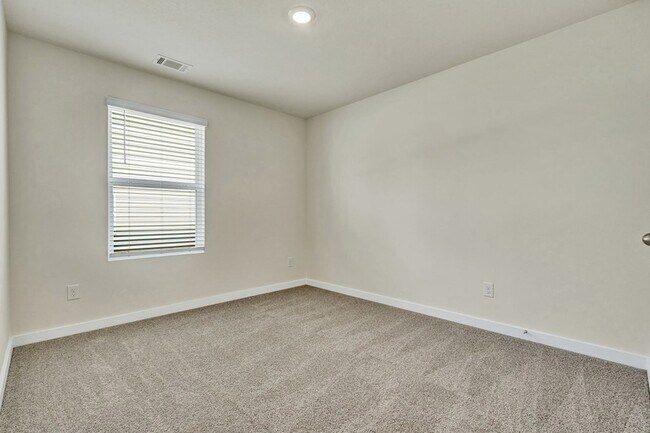 Building Photo - 576 Fox Den Cir