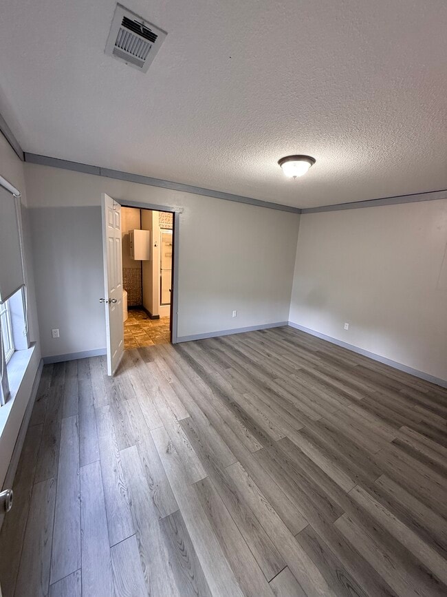 Building Photo - 11188 E Nickens Rd