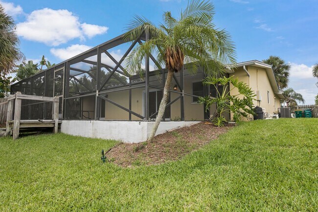 Building Photo - Paradise on the Beach!