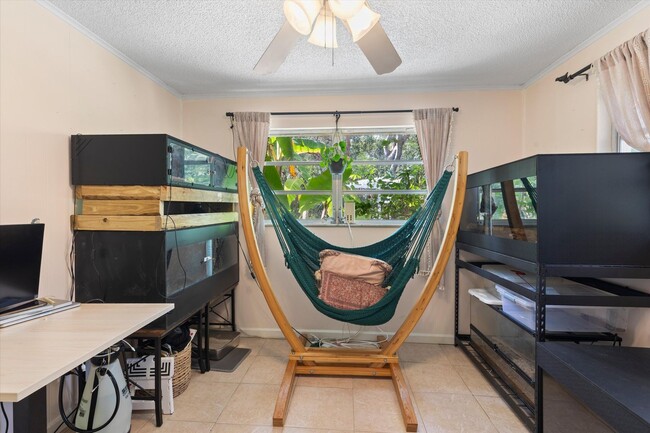 Building Photo - Charming 2-Bedroom Home for Rent in Big Pine Key