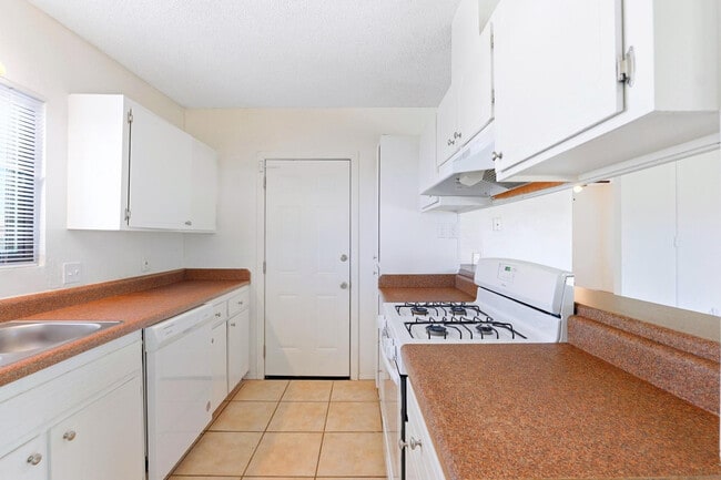 Building Photo - 4931 E De Medici Dr