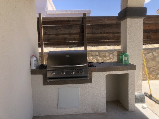 Building Photo - 3132 Tunnel Point Way