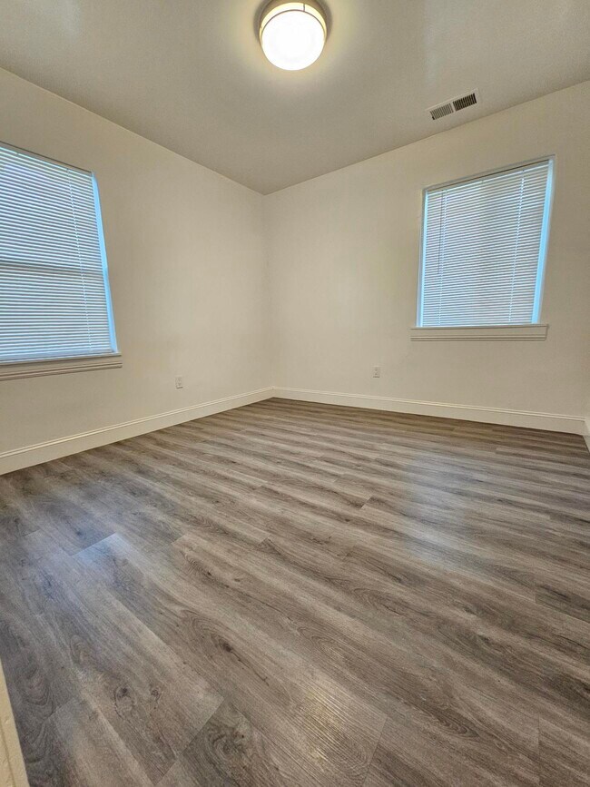 Building Photo - 2069 Solano Way