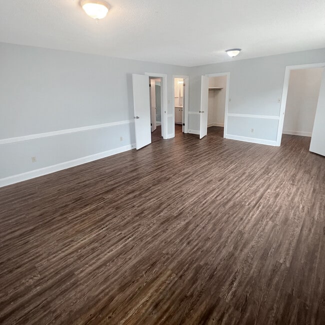 Building Photo - 2803 Jackson Dr