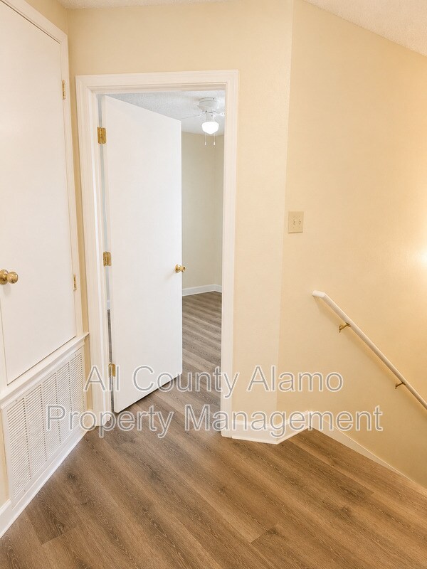 Building Photo - 9023 Mountain Field Dr