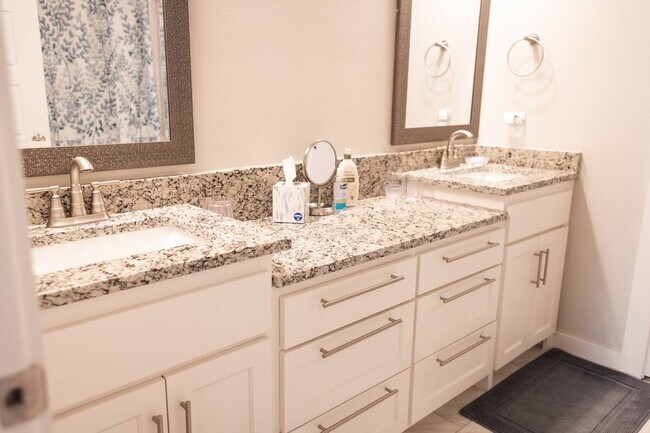 Building Photo - 7 Alyce Ln