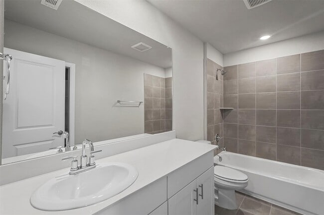 Building Photo - 105 Lisa Ln