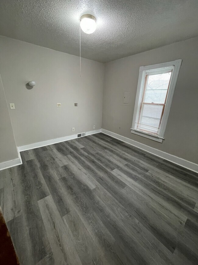Building Photo - 2923 N Girard Ave
