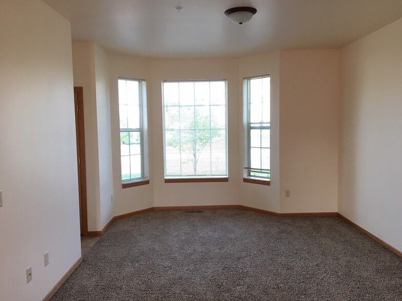 Building Photo - 221 N Alpine Pky