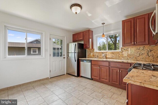 Building Photo - 6609 Bowie Dr