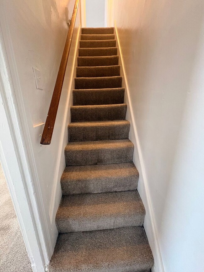 Building Photo - 3 Bedroom Apartment in the West End of York City