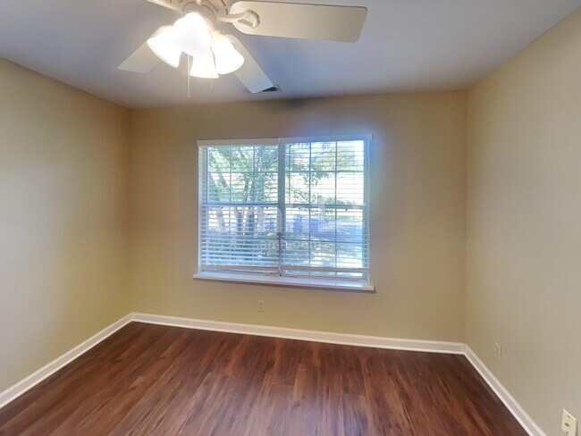 Building Photo - 601 Magnolia Ln