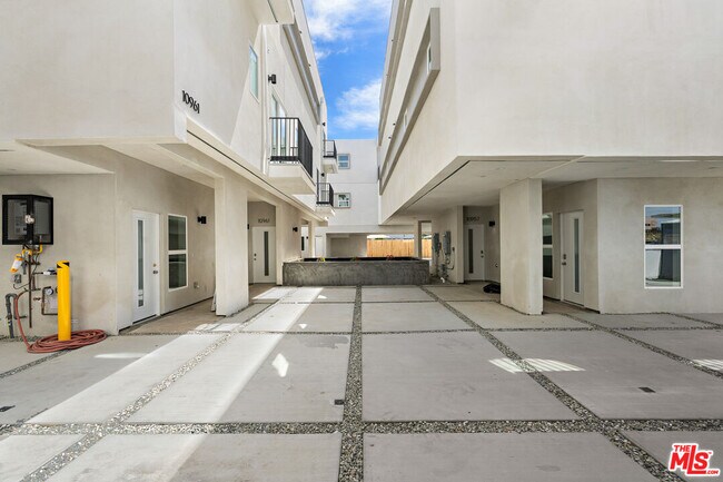 Building Photo - 10963 Calvert St