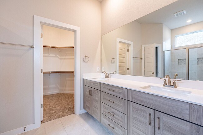 Building Photo - Beautiful 4 Bedroom, 2.5 Bathroom home in Manor!!!