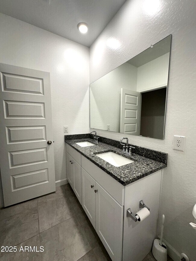 Building Photo - 3241 W Shanley Ave