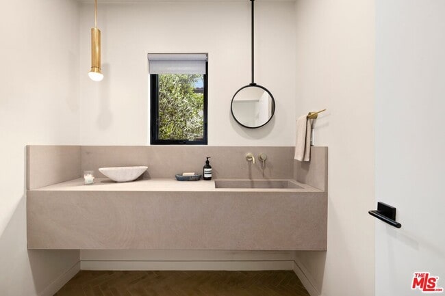 Building Photo - 9004 Dicks St