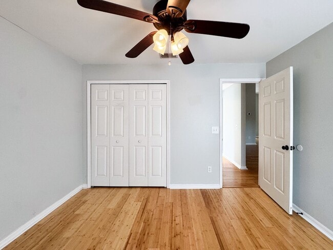 Building Photo - Beautifully upgraded 3/2 with double car garage!