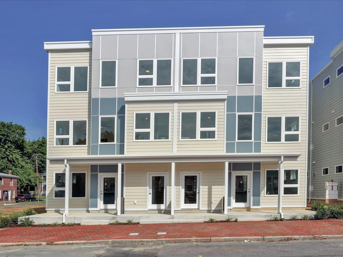 Building Photo - 1215 Bainbridge St