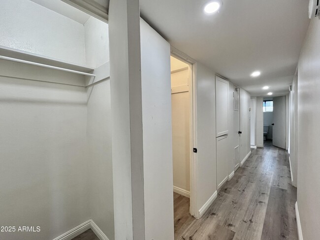 Building Photo - 4635 N 11th Pl