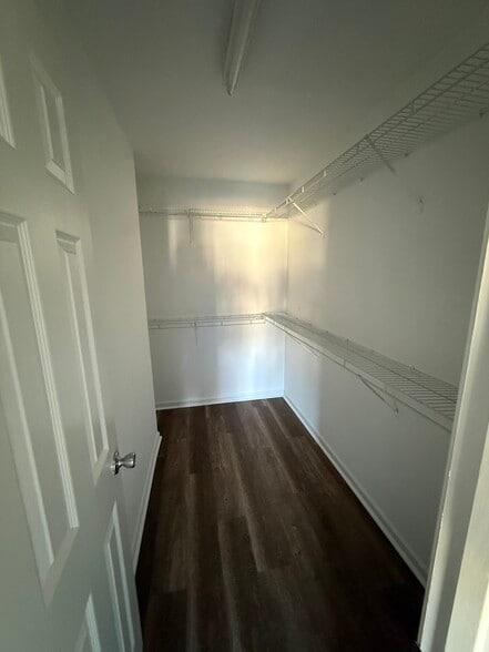 Building Photo - 225 Blue Robin Way