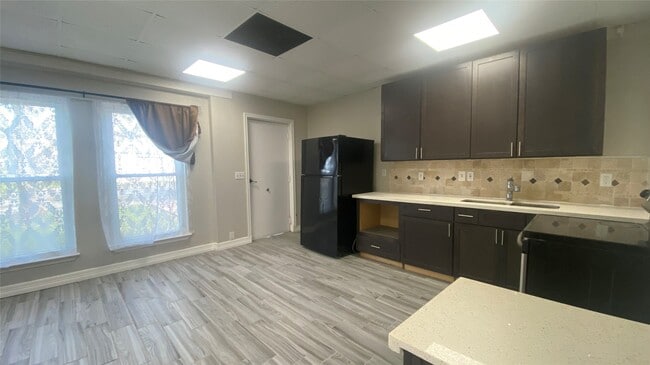 Building Photo - 32910 Morrison Rd