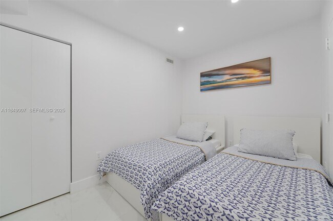 Building Photo - 1950 S Ocean Dr