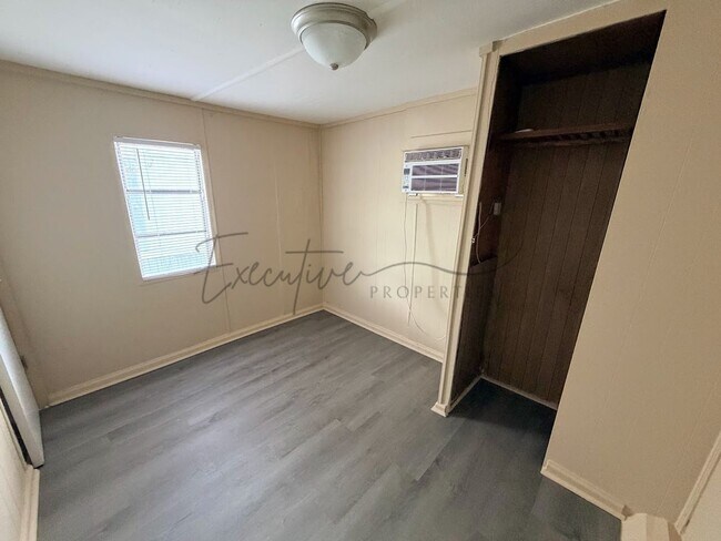 Building Photo - Affordable Sulphur 1-Bedroom with Bonus Room