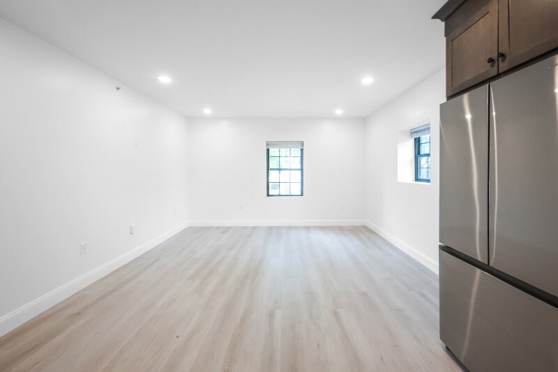 Building Photo - 126 Adelaide Ave