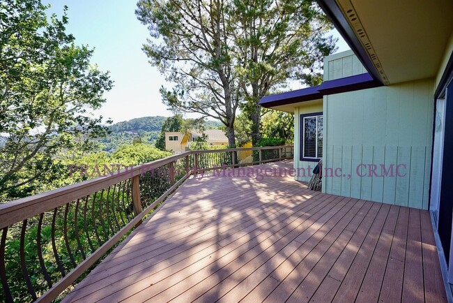 Building Photo - "Charming 3-Bedroom Sanctuary in San Rafael – Spacious 2,250 Sq Ft Home with 2 Full Baths!"