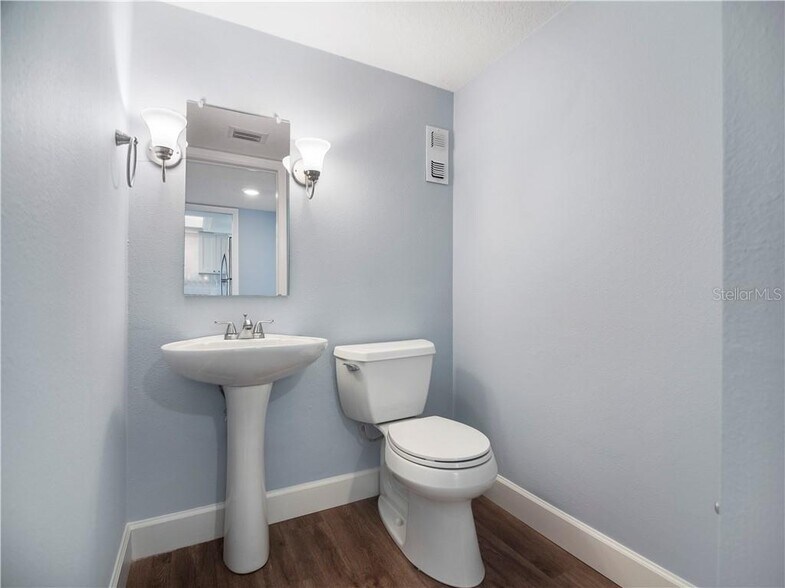 Building Photo - 450 Treasure Island Cswy